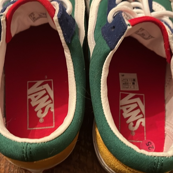 Vans - Picture 5 of 8